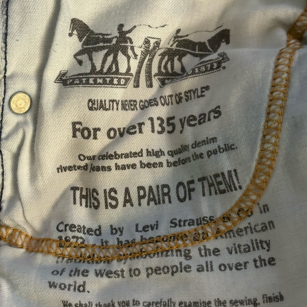 Levi's Classic Blue Jeans With Patch - image 3